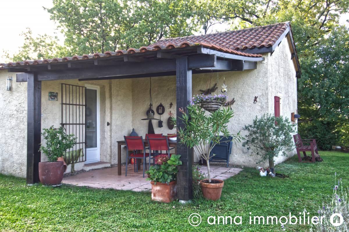 Petite maison de campagne avec jardin dans le Lot